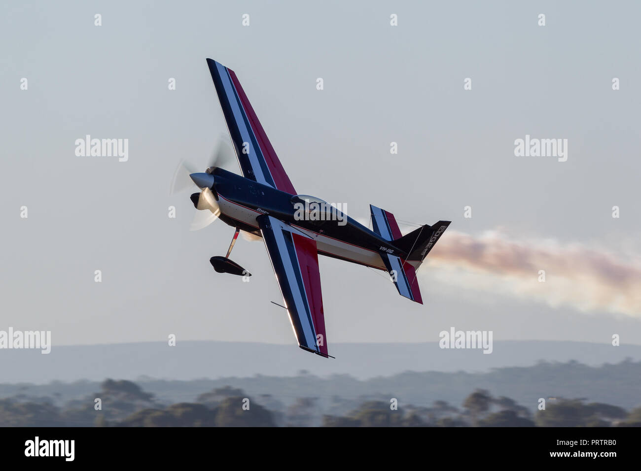 Melissa Andrzejewski battenti un bordo 540 velivolo acrobatico. Foto Stock