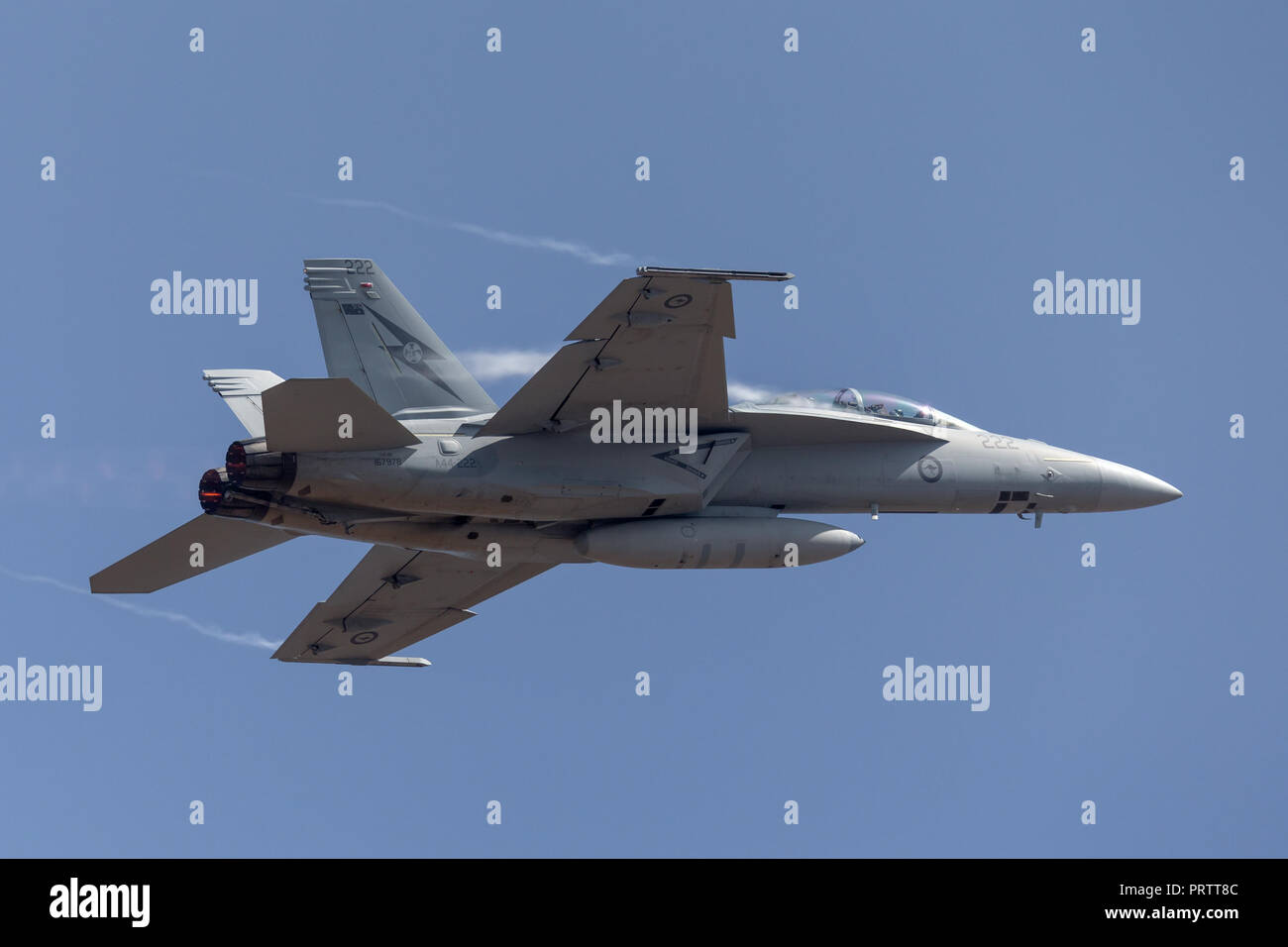 Royal Australian Air Force (RAAF) Boeing F/A-18F Super Hornet multirole fighter aircraft un44-222 basato a RAAF Amberley nel Queensland. Foto Stock