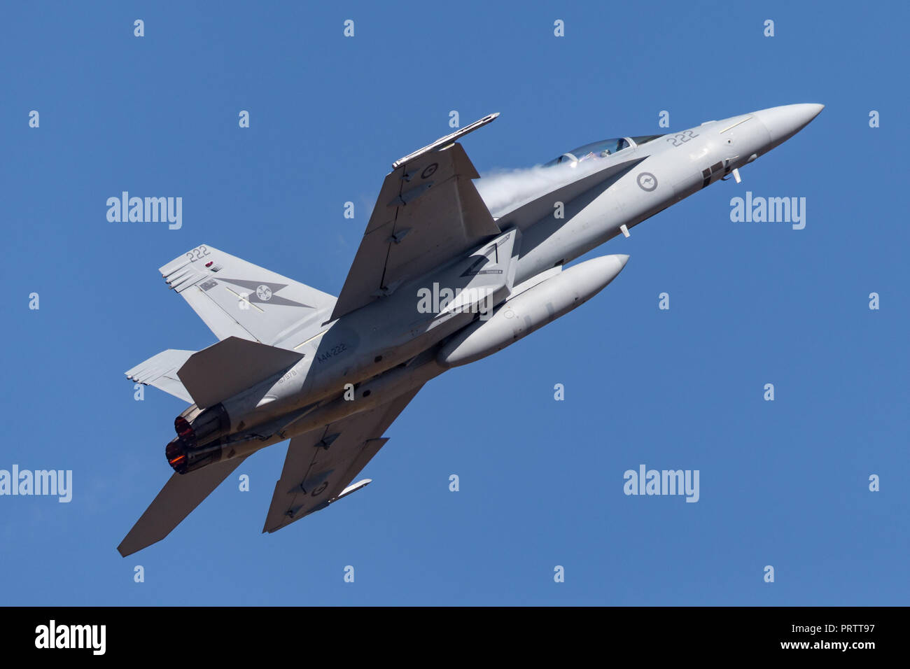 Royal Australian Air Force (RAAF) Boeing F/A-18F Super Hornet multirole fighter aircraft un44-222 basato a RAAF Amberley nel Queensland. Foto Stock