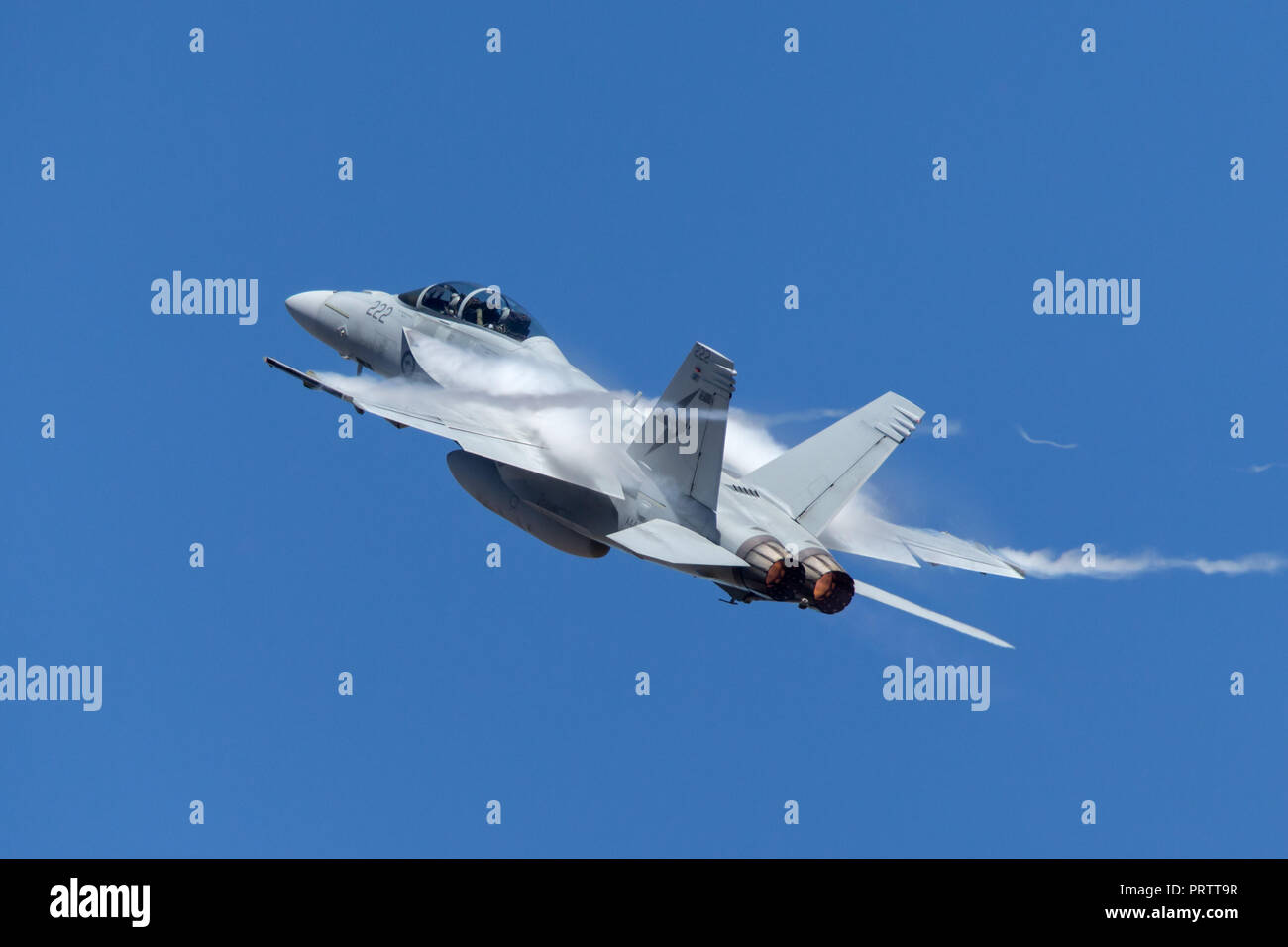 Royal Australian Air Force (RAAF) Boeing F/A-18F Super Hornet multirole fighter aircraft un44-222 basato a RAAF Amberley nel Queensland. Foto Stock