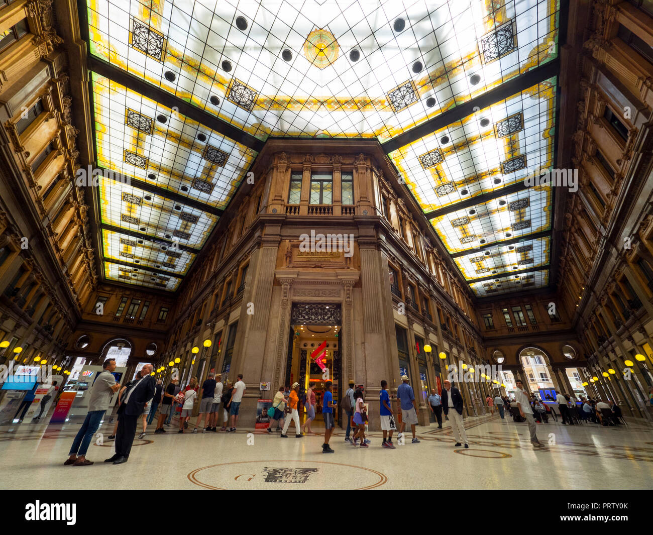 Galleria Alberto Sordi o Galleria Colonna, shopping center - Roma, Italia Foto Stock