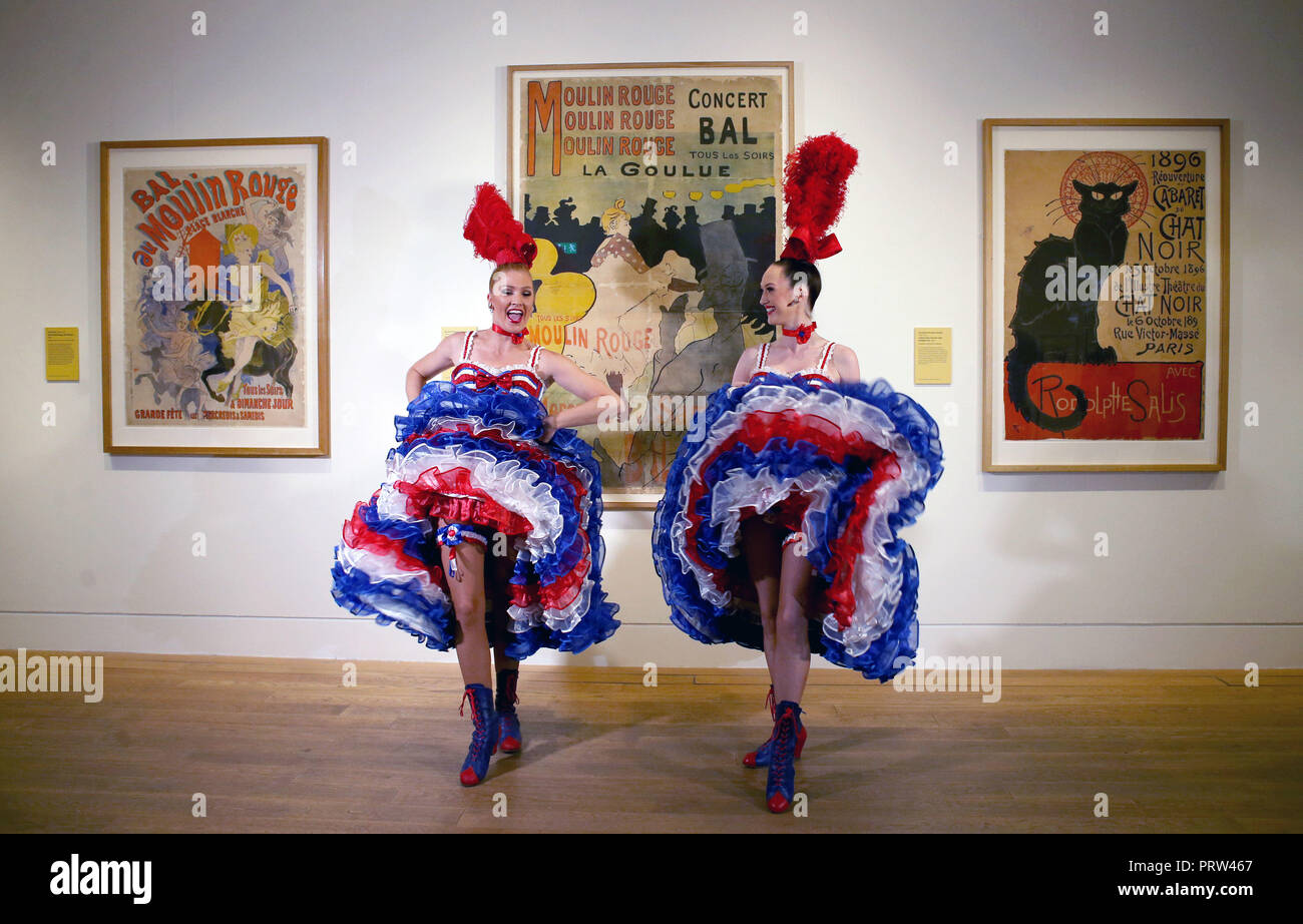 Mathilde Tutiaux (sinistra) e Lucia Monaghan, can-can ballerine provenienti  dal Moulin Rouge a Parigi, eseguire all apertura della nuova mostra  'Pin-Ups: Toulouse-Lautrec e l'arte di celebrità' presso il Royal Scottish  Academy di