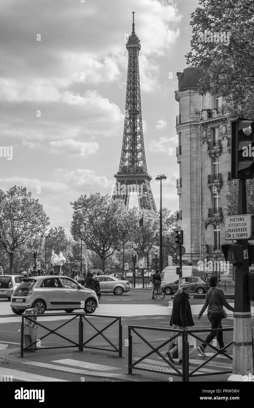 A piedi attorno a Parigi. La fotografia in bianco e nero Foto Stock
