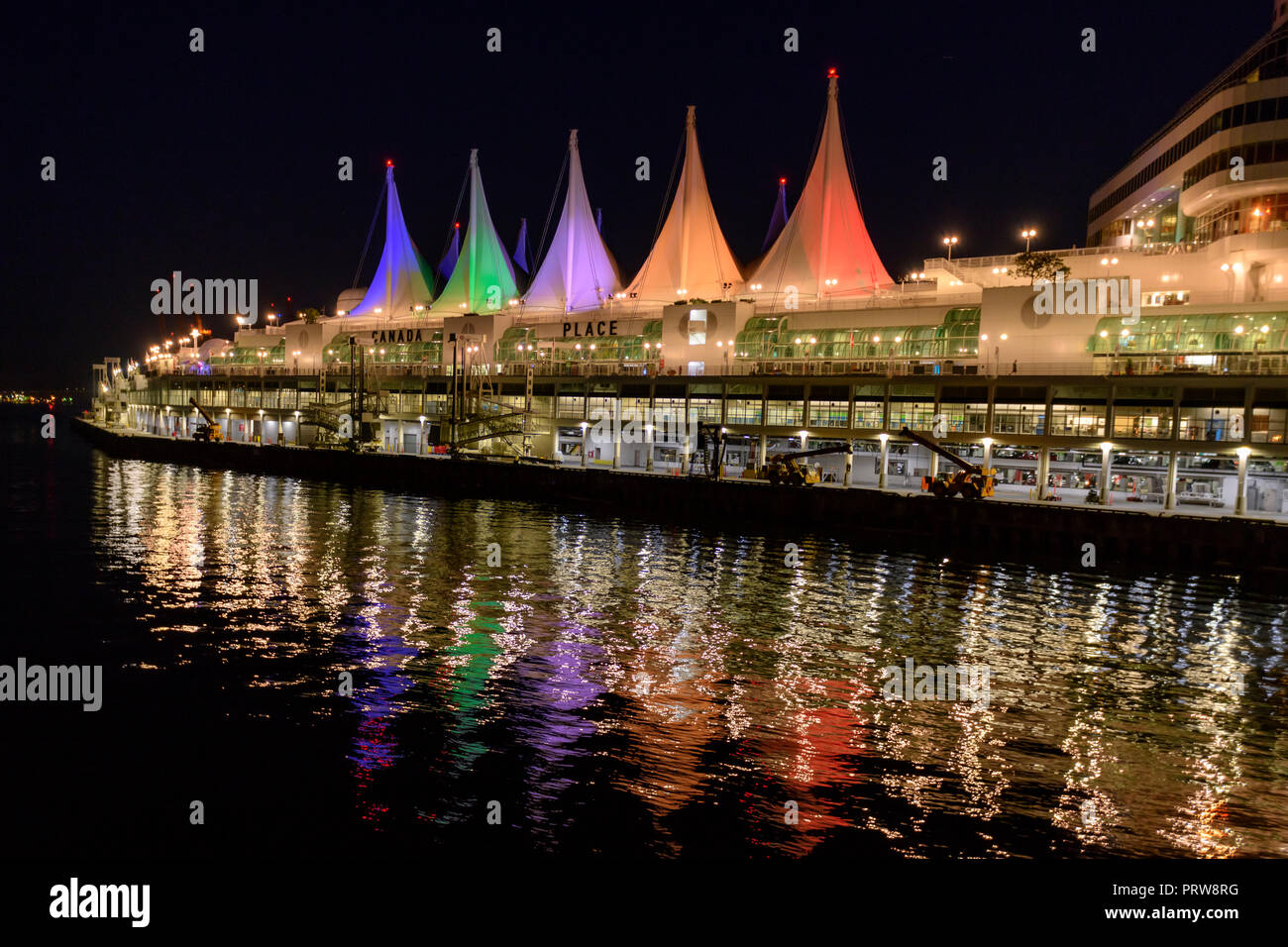 Vancouver terminal per navi da crociera di notte, Canada Place, Vancouver Foto Stock