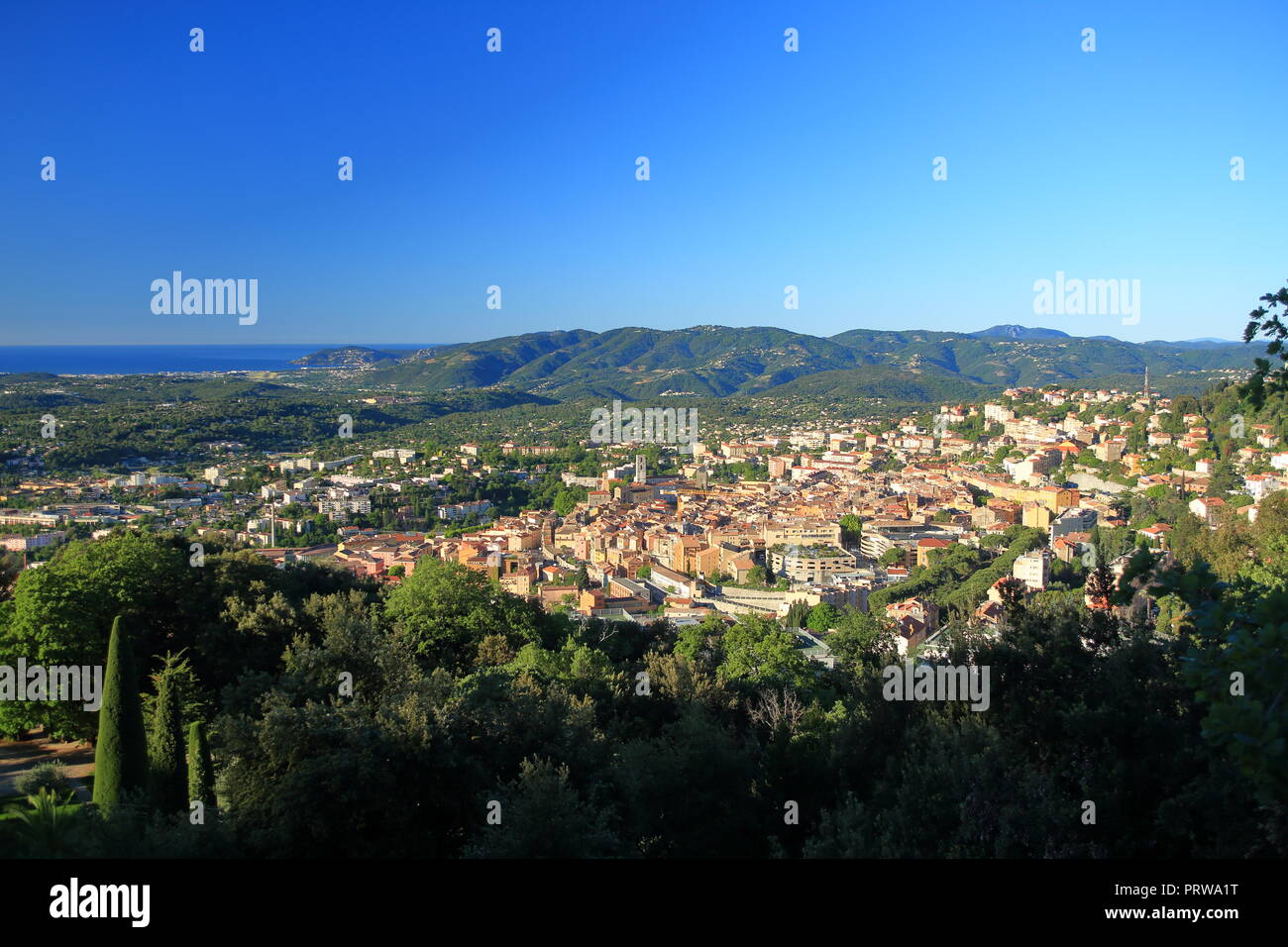 Vista superiore al di sopra di Grasse, Prealpes d'Azur, 06, Alpes-Maritimes, Cote d'azur, PACA, Foto Stock