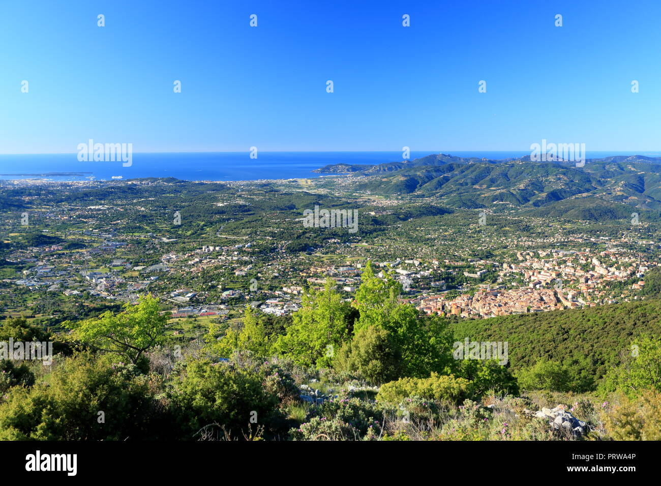 Vista superiore al di sopra di Grasse, Prealpes d'Azur, 06, Alpes-Maritimes, Cote d'azur, PACA, Foto Stock