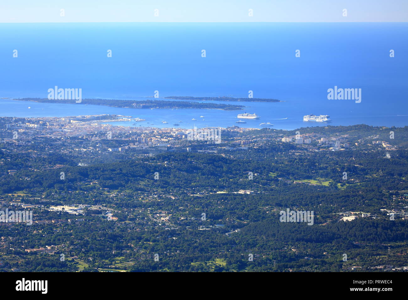 Per visualizzare sopra la costa e le isole di Cannes, 06, Alpes-Maritimes, Cote d'azur, PACA, Foto Stock