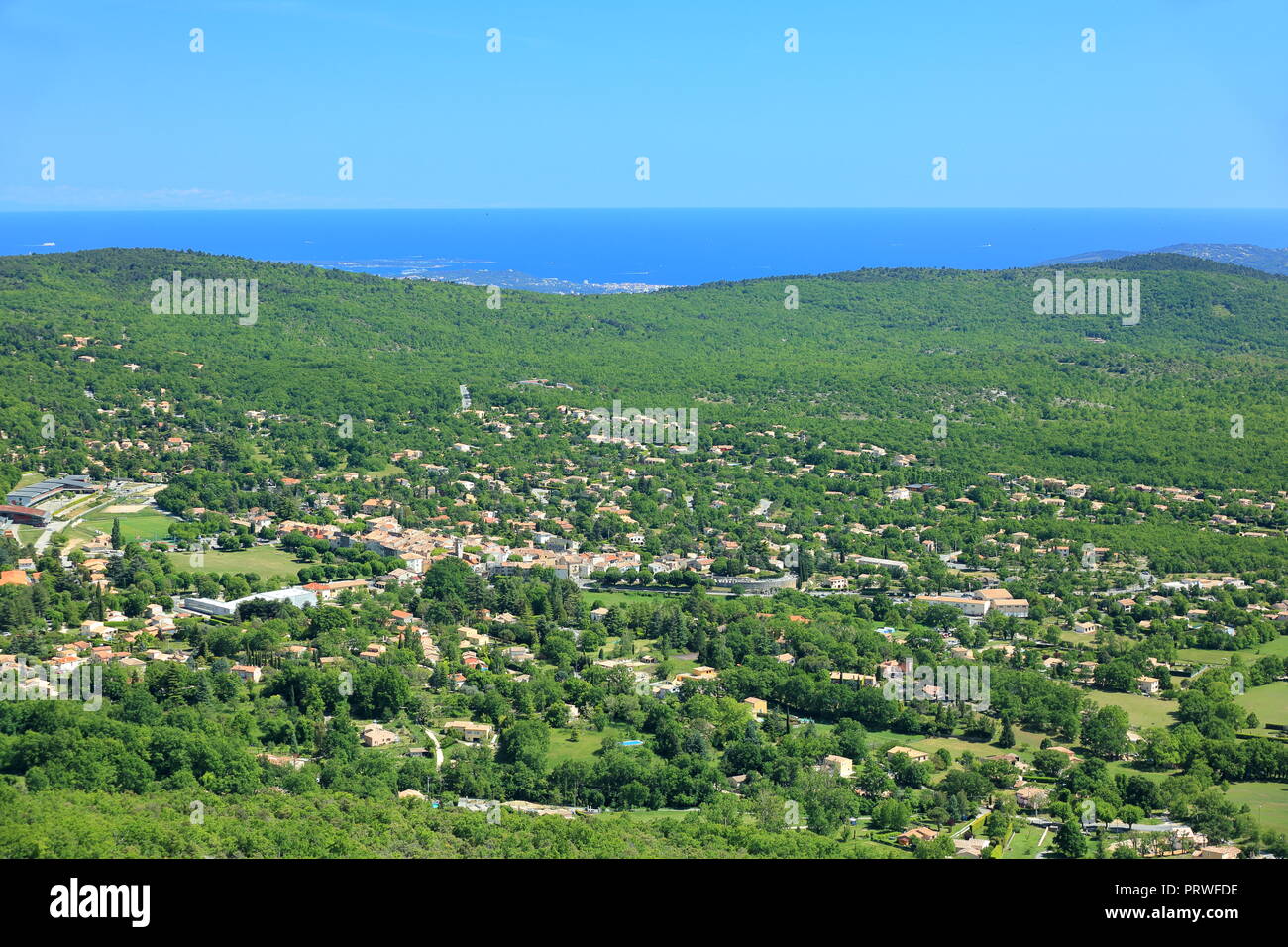Vue aerienne sur Saint vallier de Thiey, Prealpes d'Azur, 06, Alpes-Maritimes, Cote d'azur, PACA, Foto Stock