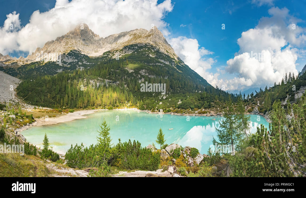 La magnifica vista del Sorapis lago Lago di Sorapis Dolomiti, Italia Foto Stock