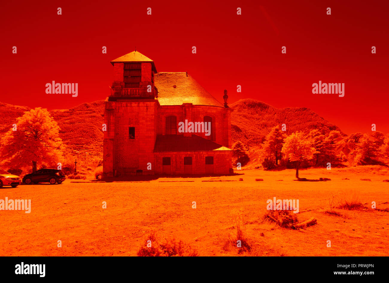 Immagine infrarossa, Francia, Alte Alpi, esempio di digitale immagine IR, prima della trasformazione. Filtro IR NIKON 850 Foto Stock