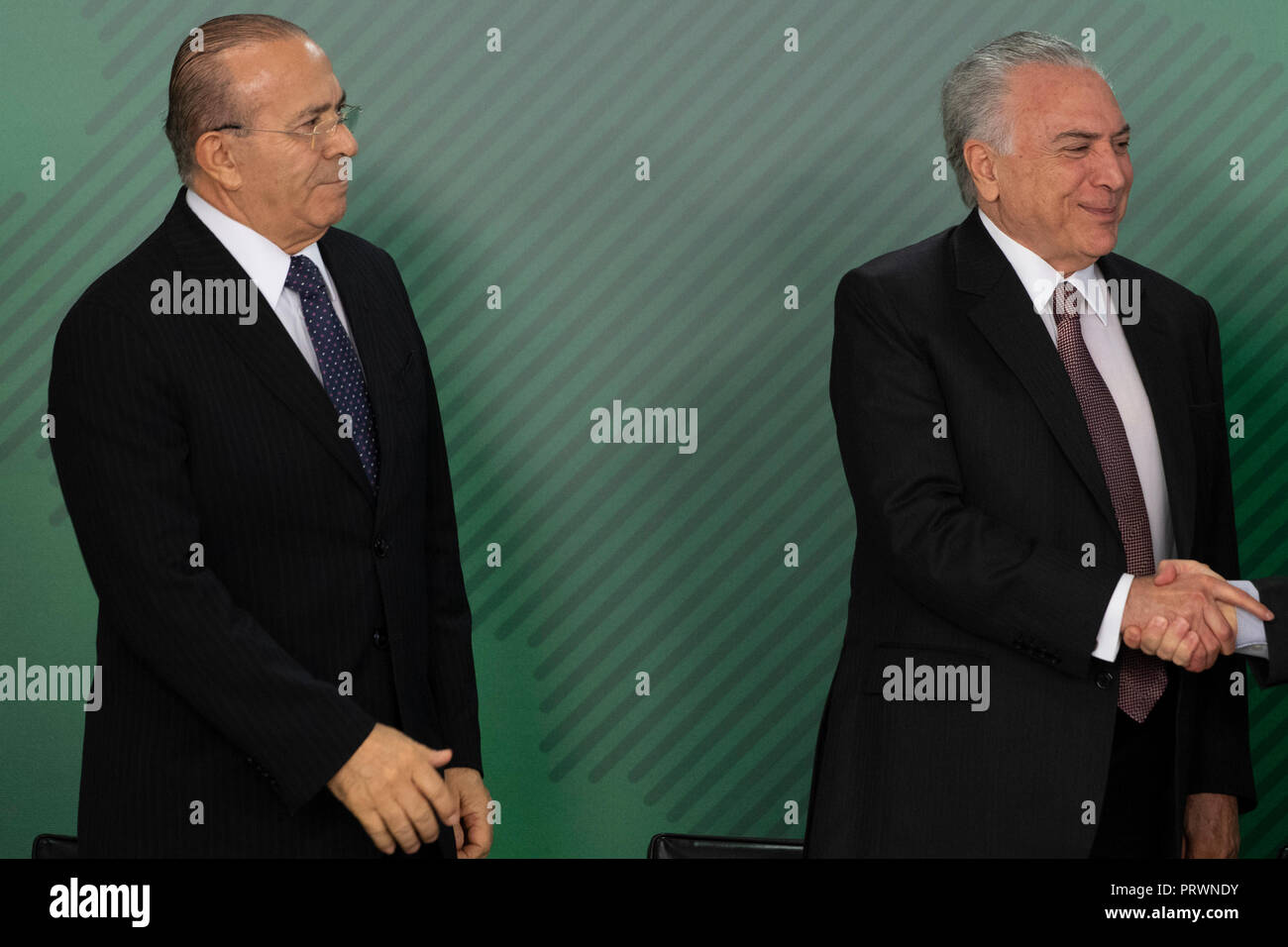 Brasilia, Brasile. 4 Ott 2018. DF - Brasilia - 04/10/2018 - Annuncio di investimento cerimonia per la nuova scuola media - Michel Temer, presidente della repubblica, accompagnato da Eliseu Padilha, ministro della Casa Civil, giovedì 4 ottobre, durante la cerimonia di annuncio di investimenti per la nuova scuola media e la valutazione di impatto del medio globale del programma scolastico tenutosi presso il Palazzo di Planalto. Foto: Mateus Bonomi / AGIF Credito: AGIF/Alamy Live News Foto Stock