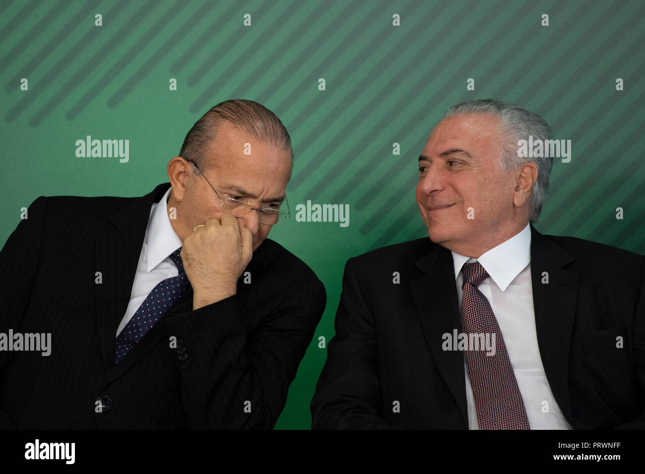 Brasilia, Brasile. 4 Ott 2018. DF - Brasilia - 04/10/2018 - Annuncio di investimento cerimonia per la nuova scuola media - Michel Temer, presidente della repubblica, accompagnato da Eliseu Padilha, ministro della Casa Civil, giovedì 4 ottobre, durante la cerimonia di annuncio di investimenti per la nuova scuola media e la valutazione di impatto del medio globale del programma scolastico tenutosi presso il Palazzo di Planalto. Foto: Mateus Bonomi / AGIF Credito: AGIF/Alamy Live News Foto Stock