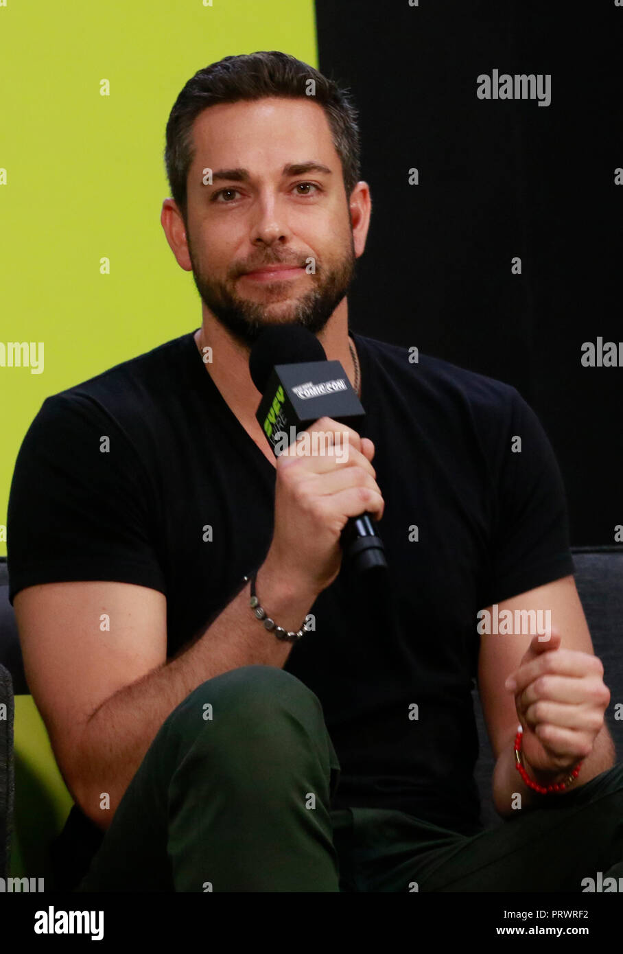 New York, NY, STATI UNITI D'AMERICA. 4 Ott 2018. Zachary Levi a Zachary Levi Talks Shazam! Durante il 2018 New York Comic Con a Jacob K. Javits Convention Center di New York City il 4 ottobre 2018. Credito: Diego Corredor/media/punzone Alamy Live News Foto Stock