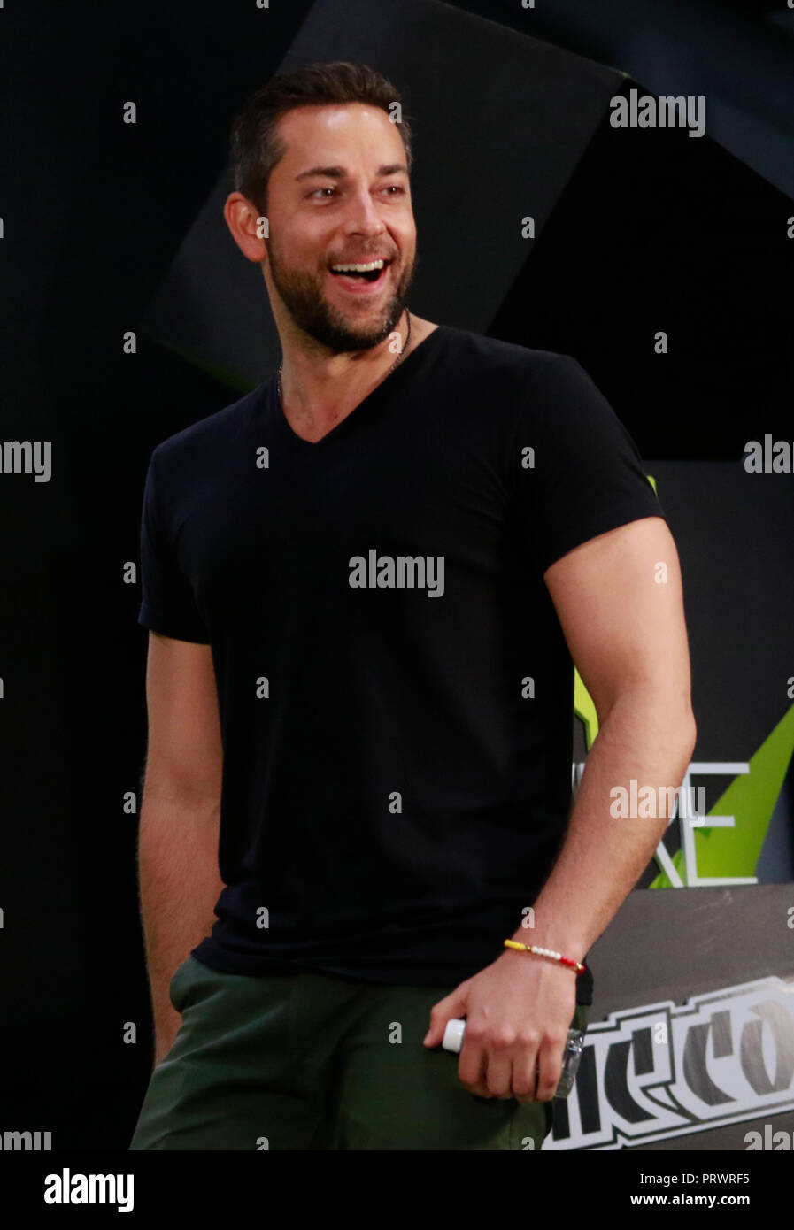 New York, NY, STATI UNITI D'AMERICA. 4 Ott 2018. Zachary Levi a Zachary Levi Talks Shazam! Durante il 2018 New York Comic Con a Jacob K. Javits Convention Center di New York City il 4 ottobre 2018. Credito: Diego Corredor/media/punzone Alamy Live News Foto Stock