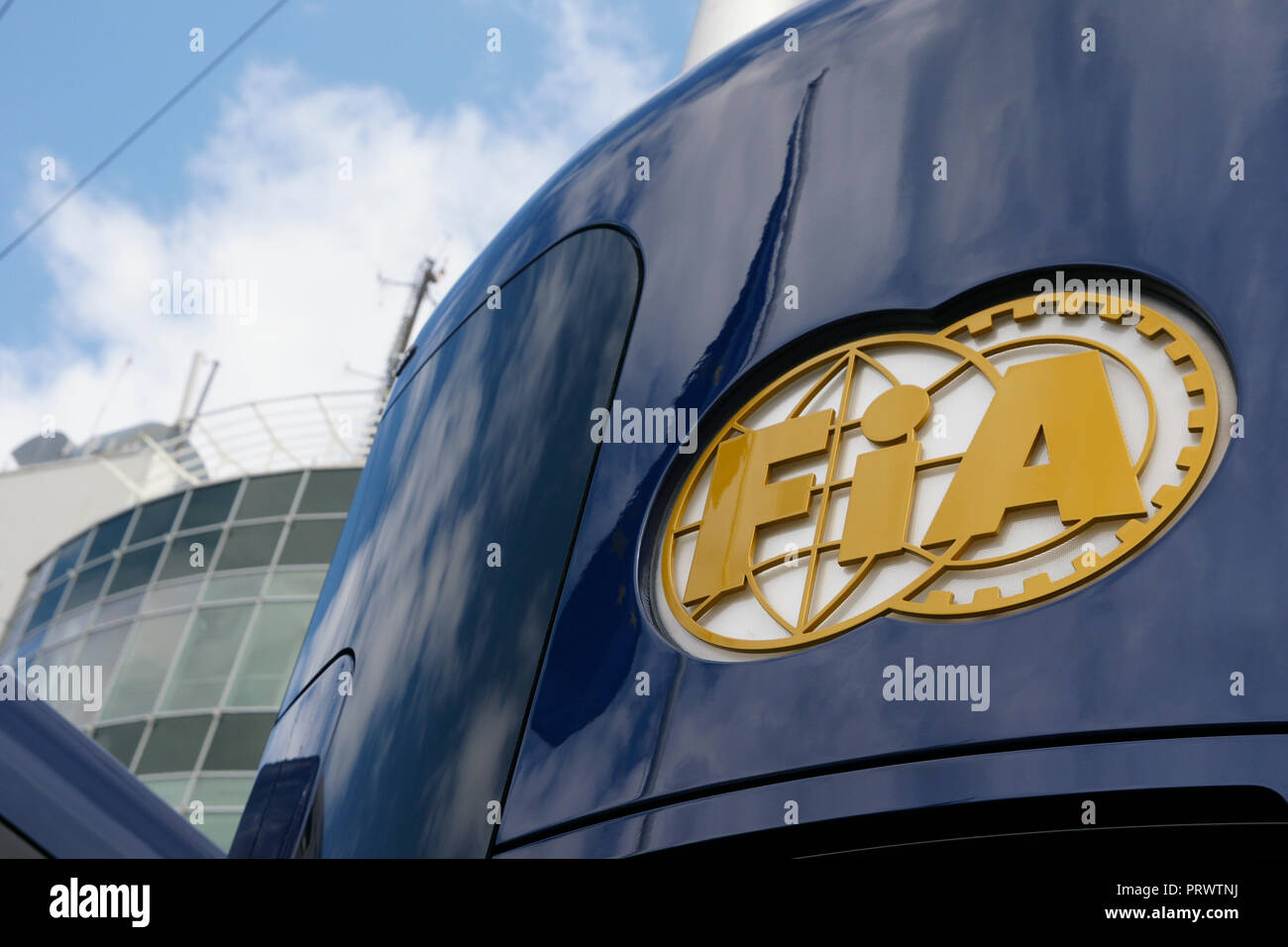 Hockenheim, Germania - 25 Luglio 2010: la FIA del Campionato del Mondo di Formula 1 a Hockenheim con il logo della FIA carrello. Paddock, Camper, gestione Formel 1, Fahrerlager, | Utilizzo di tutto il mondo Foto Stock