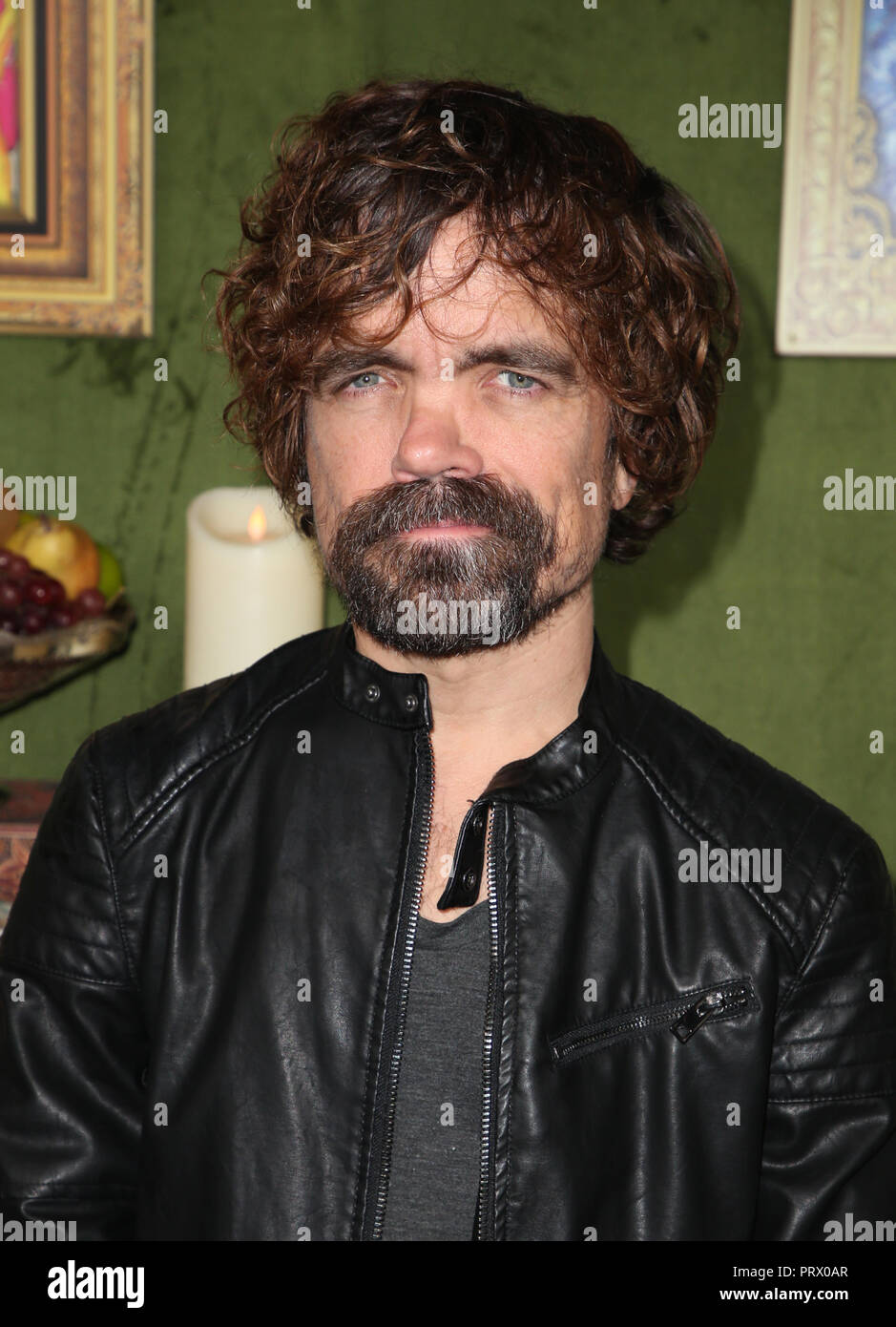 Hollywood, CA. 4 Ott 2018. Peter Dinklage al film HBO 'My la cena con Herve' Premiere a Paramount Studios di Hollywood, la California il 4 ottobre 2018 Credit: Faye Sadou/media/punzone Alamy Live News Foto Stock