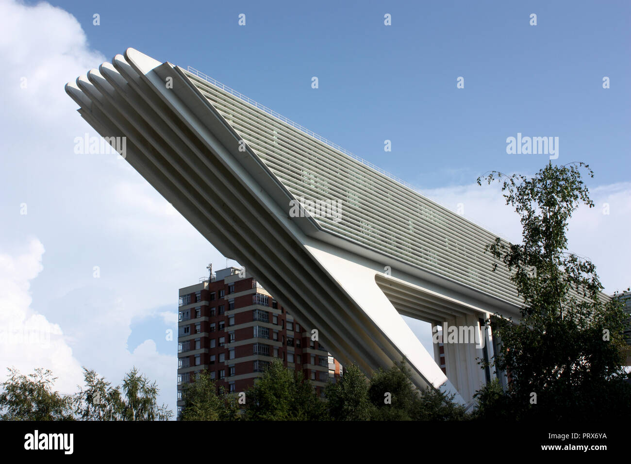 El Palacio de Exposiciones y Congresos o il Palazzo dei Congressi a Oviedo in Spagna progettato da Santiago Calatrava Foto Stock