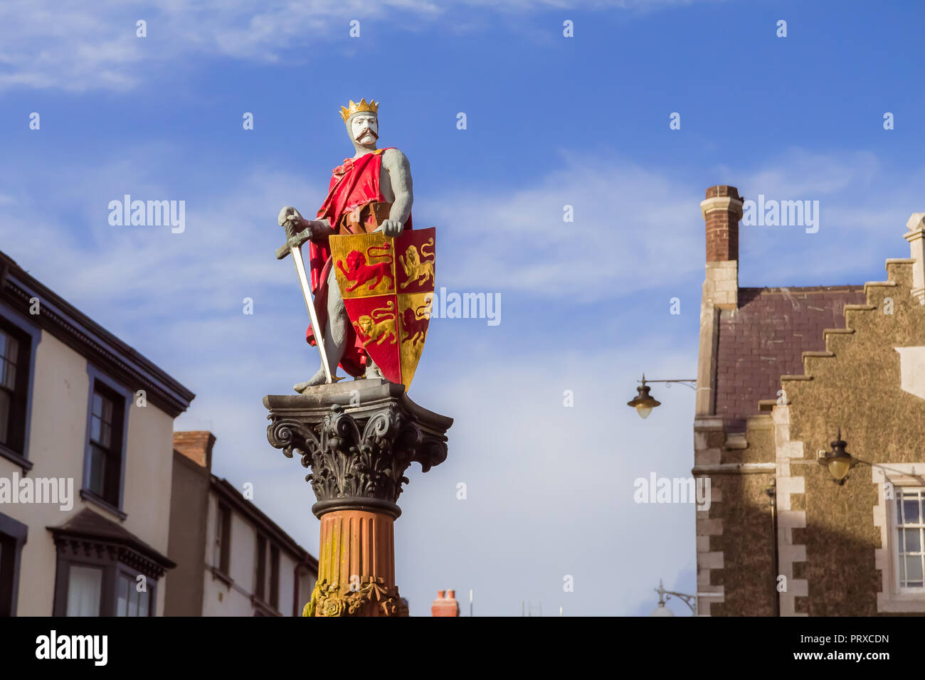 Dicembre 2017 - Statua del Principe Llywelyn il Grande, XIII sec. dominatore del Galles, nella città di Conwy, Regno Unito Foto Stock