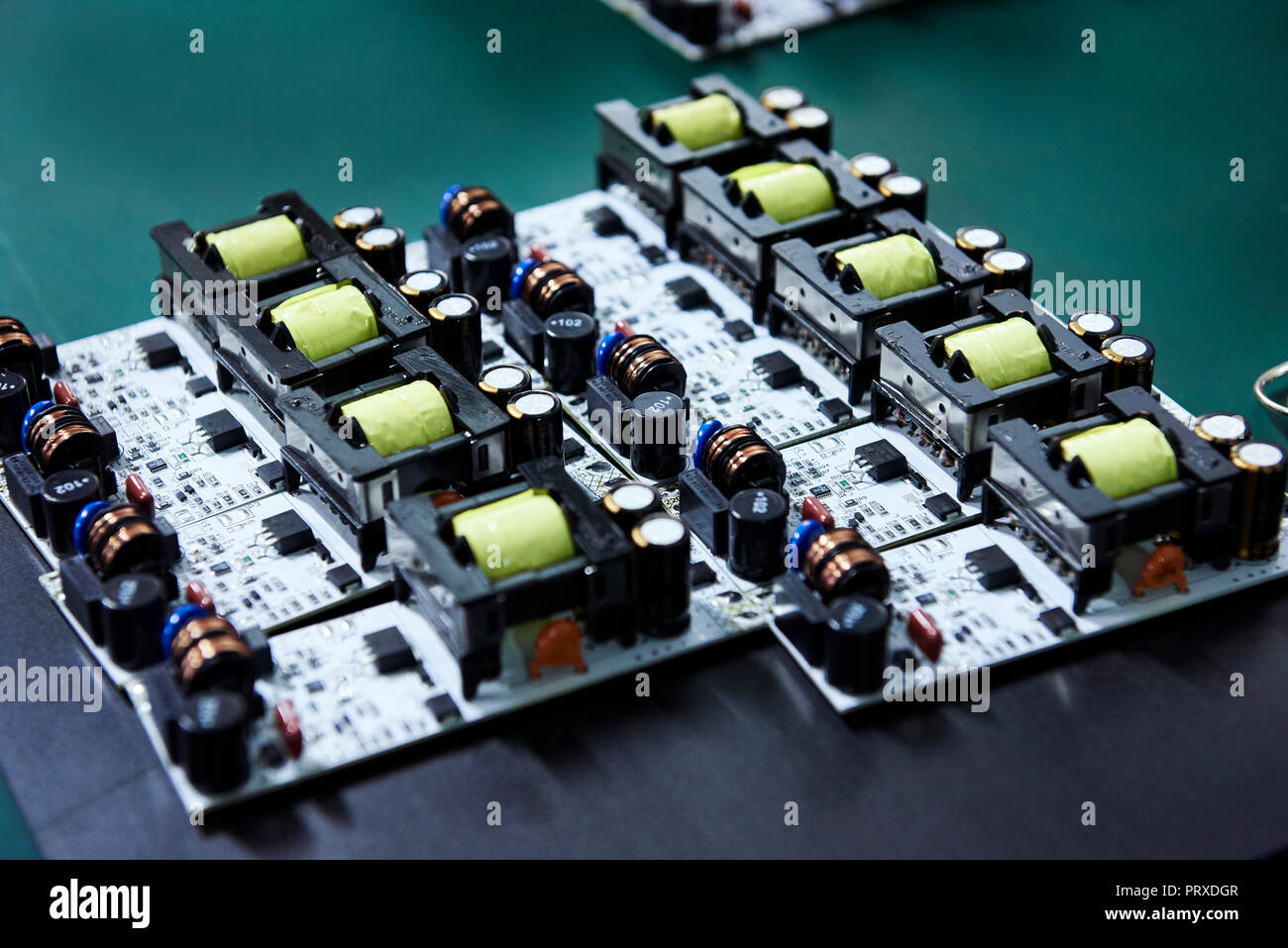 Close-up del circuito stampato sulla scrivania Foto Stock