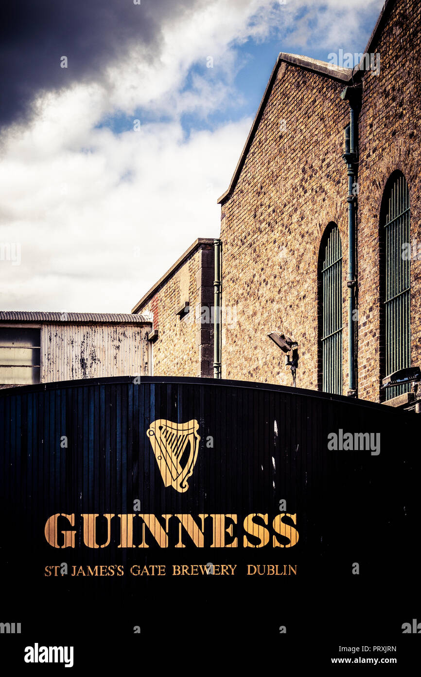 Guinness vecchia fabbrica cancelli, Dublino, Irlanda. Foto Stock