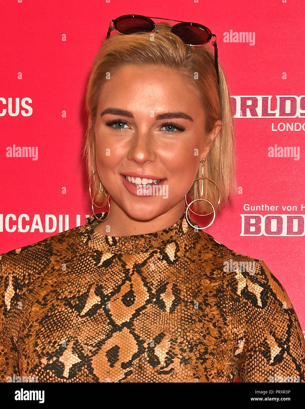 Gabby Allen in arrivo per il lancio di Gunther von Hagens' mondi corpo museo. La mostra permanente dispone di corpi umani, donati per essere preservato da plastination &acirc;€" un processo inventato da von Hagens. Foto Stock