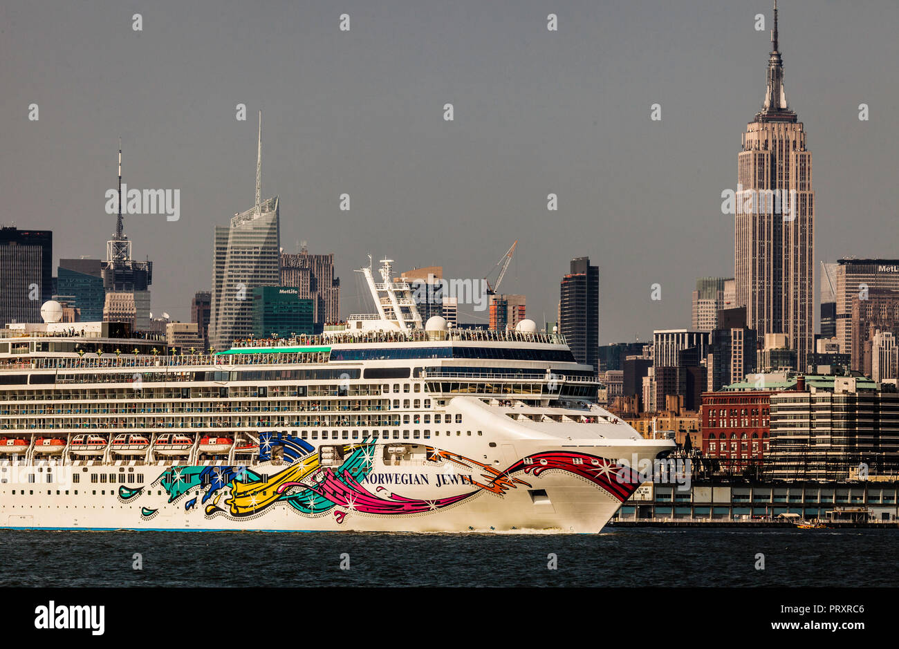 La nave di crociera norvegese Gioiello del porto di New York Manhattan   New York New York, Stati Uniti d'America Foto Stock
