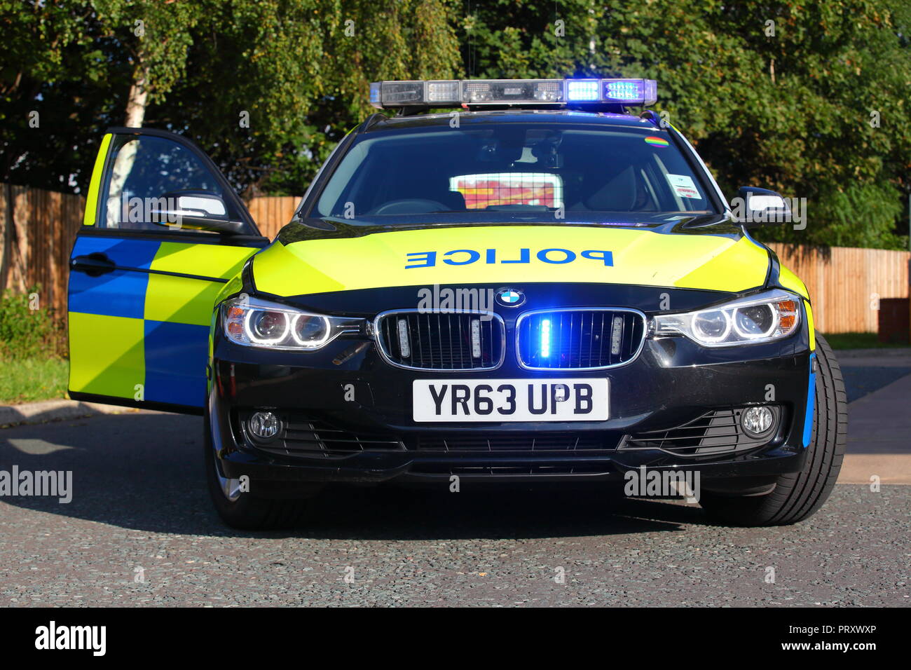 Un nero battenberg auto della polizia appartenente al South Yorkshire forza di polizia che è di un colore diverso per il resto della loro flotta di veicoli. Foto Stock