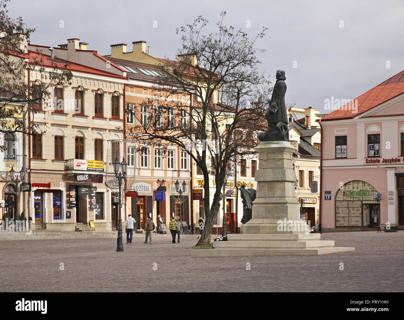 Monumento a Tadeusz Kosciuszko presso la piazza del mercato di Rzeszow. Polonia Foto Stock