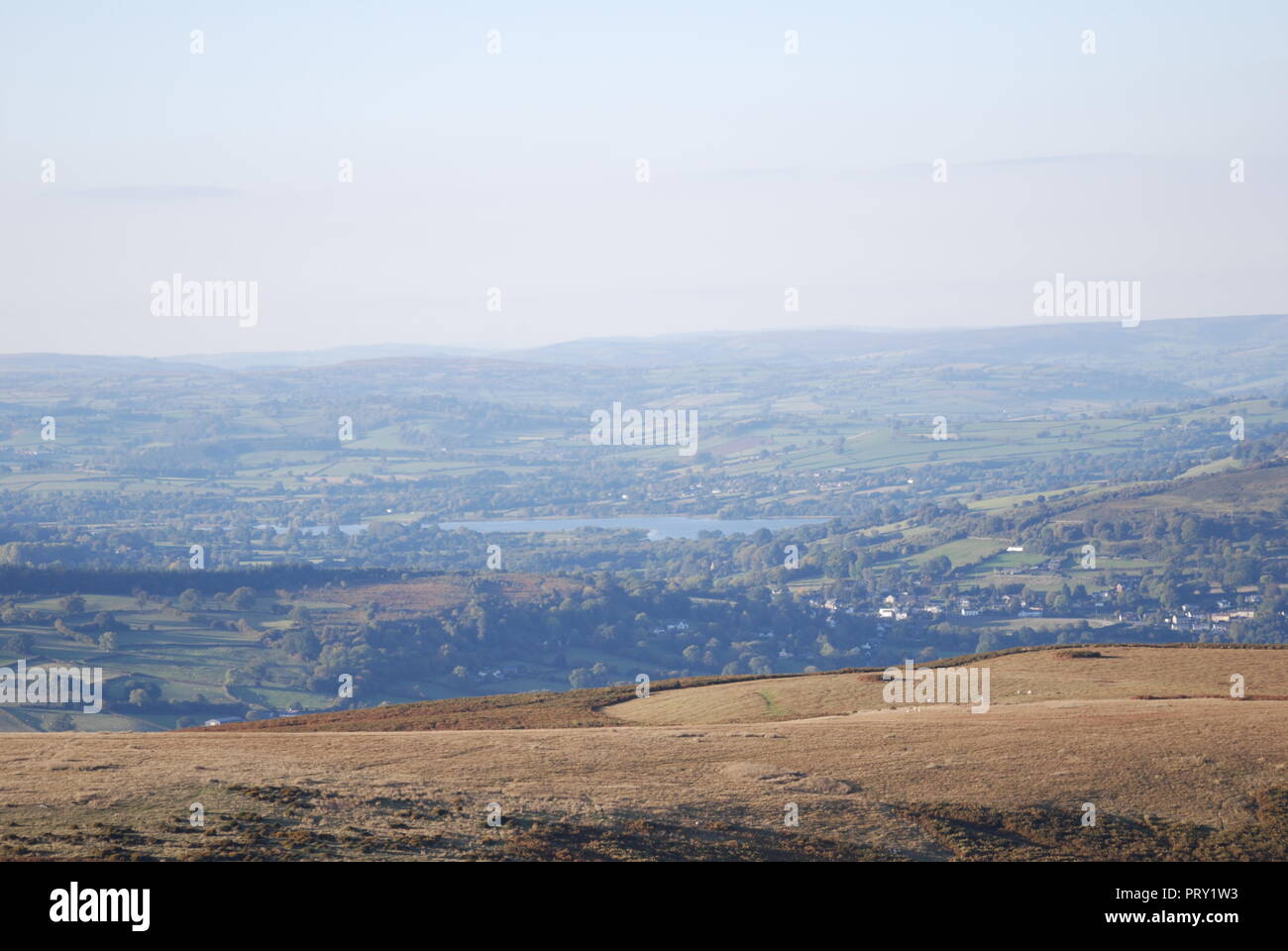 Guardando verso il lago Llangorse da Llangynidr Moor Foto Stock