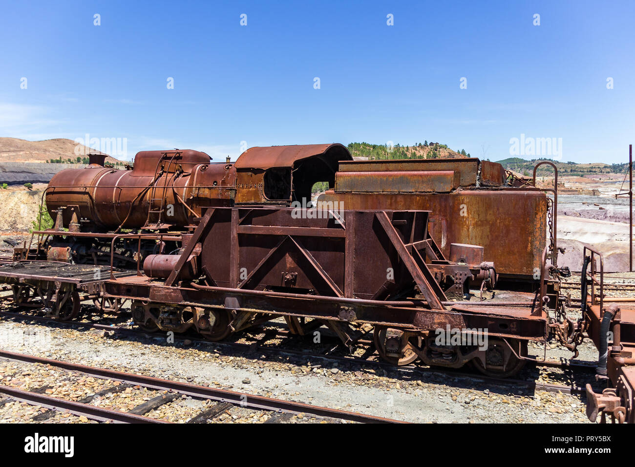 Vecchie e arrugginite locomotiva a vapore Foto Stock