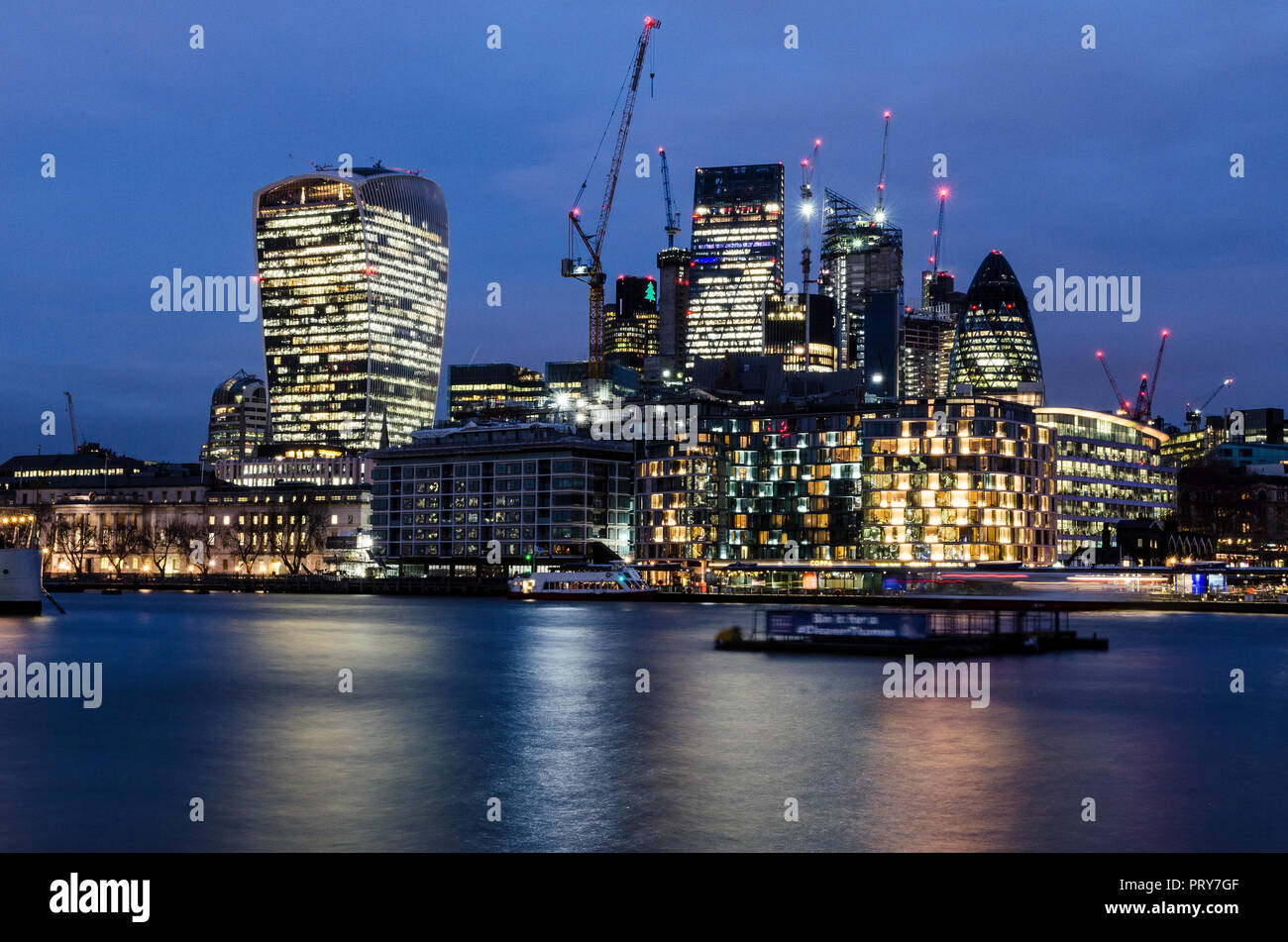 City of London skyline notturno Foto Stock