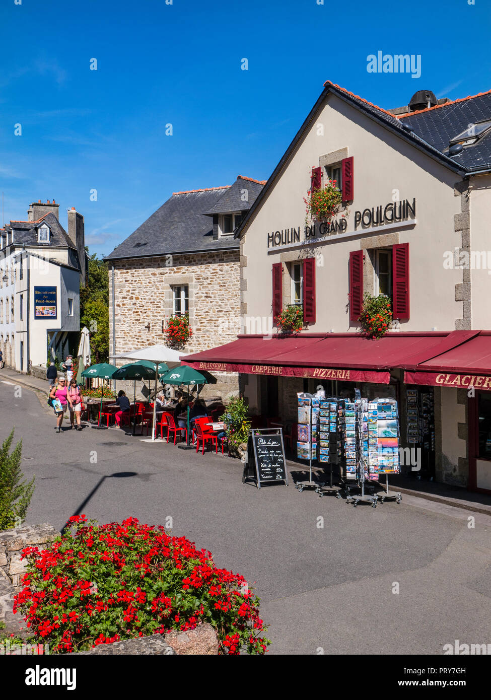 Moulin du Grand Poulguin,caffè ristorante e negozio di articoli da regalo nel centro di Pont-Aven sul fiume Aven, Bretagna Bretagne, Finisterre Francia Foto Stock