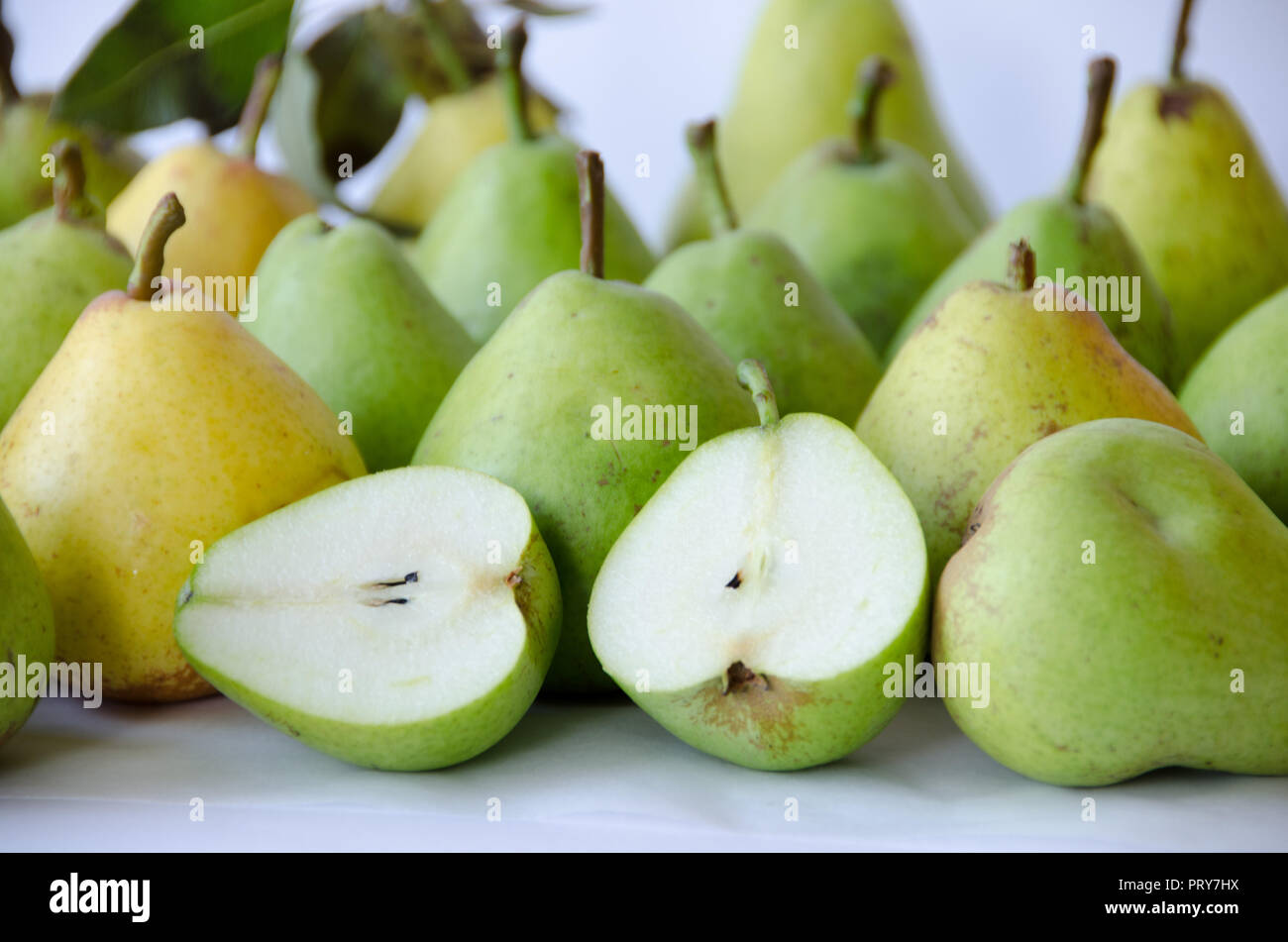 Un gruppo di handpicked pere durante l'autunno Foto Stock