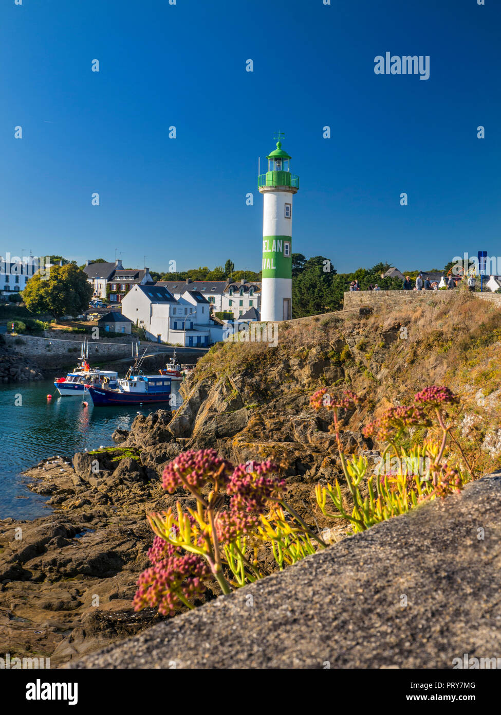 Faro DOELAN FINISTERE Bretagna Francia pesca porto porto con il faro a Doëlan, Moelan Sur Mer, Finisterre, Bretagna Francia Foto Stock