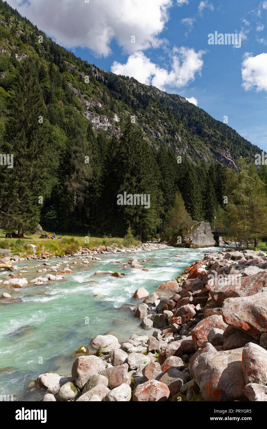 Mountain fiume Sarca, montagne, la Val Genova e la Val Genova, vicino a Carisolo, Parco Naturale Adamello Brenta, la Val Venosta, Dolomiti Foto Stock