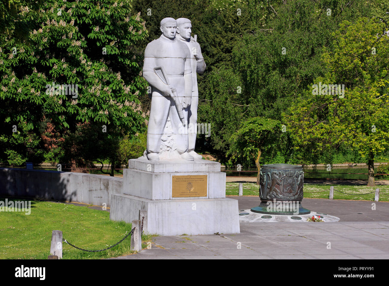 Un monumento alla resistenza armata i combattenti contro la Germania nazista durante la Seconda Guerra Mondiale di Liegi, in Belgio Foto Stock