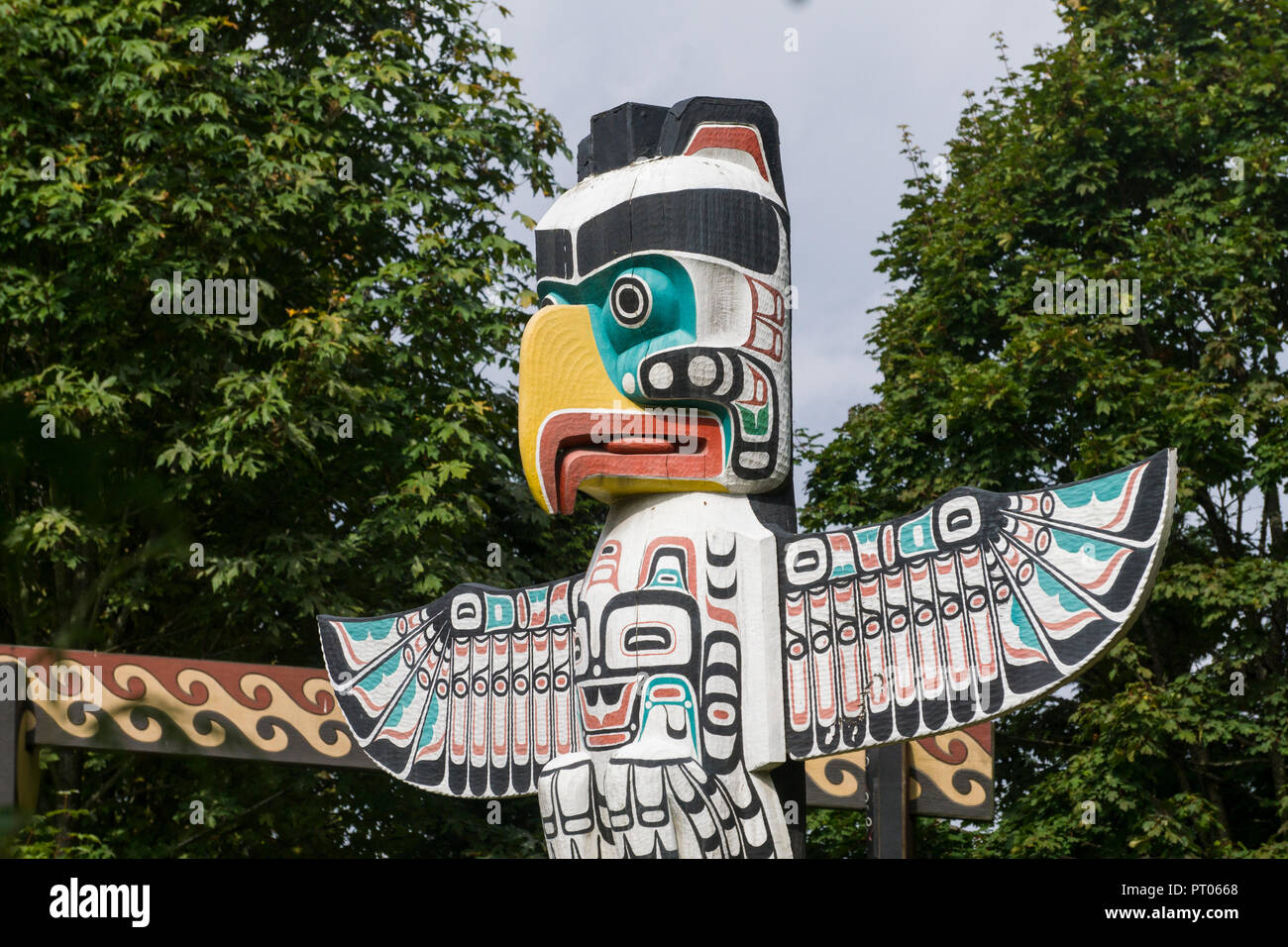 Le Prime Nazioni totem poles a Stanley Park, Vancouver, Canada Foto Stock