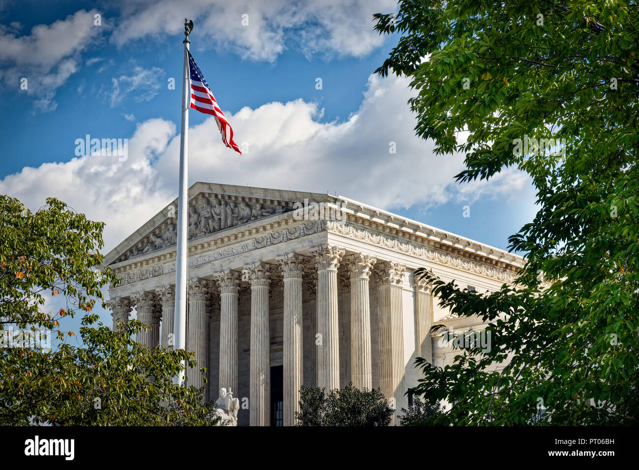 Un giorno di estate di fronte alla Corte suprema degli Stati Uniti edificio in Washington, DC. Foto Stock