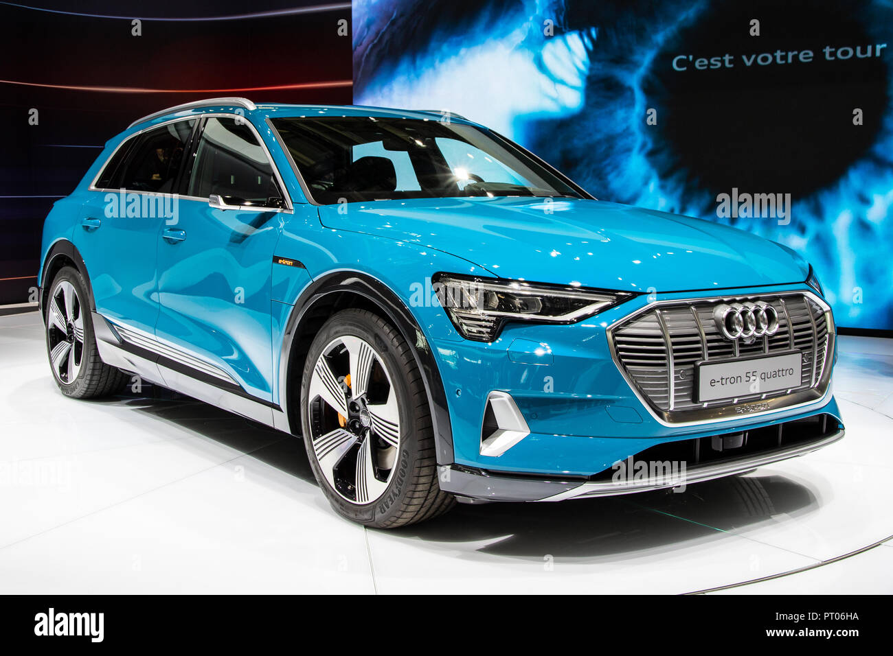 Parigi - Ott 3, 2018: Audi e-Tron prima tutti elettrici Auto SUV presentato al Motor Show di Parigi. Foto Stock