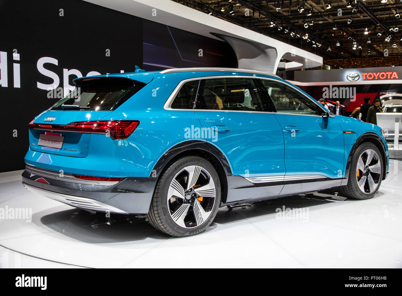 Parigi - Ott 3, 2018: Audi e-Tron prima tutti elettrici Auto SUV presentato al Motor Show di Parigi. Foto Stock