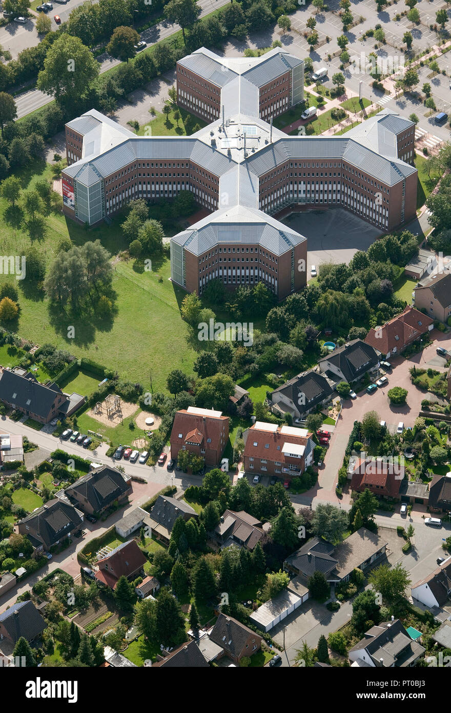 Vista aerea, edificio di uffici, in forma di croce, architettura, Haskel Hochdrucksysteme GmbH, Wesel, la zona della Ruhr, Basso Reno, Renania settentrionale-Vestfalia, Germania, Europa Foto Stock