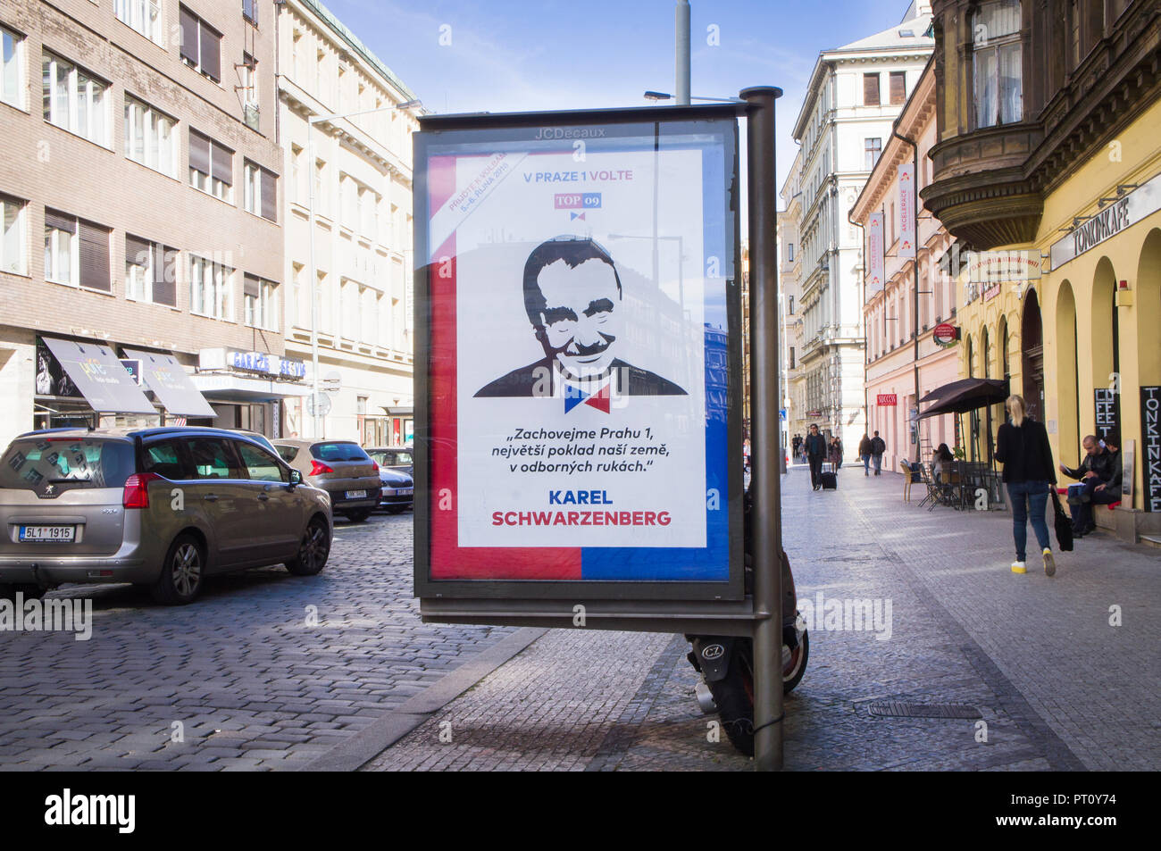Poster, city light, citylight, pre-elettorale campaig TOP 09 Karel Schwarzenberg, Praga, Repubblica Ceca, 4 ottobre 2018 (CTK foto/Libor Sojka) Foto Stock