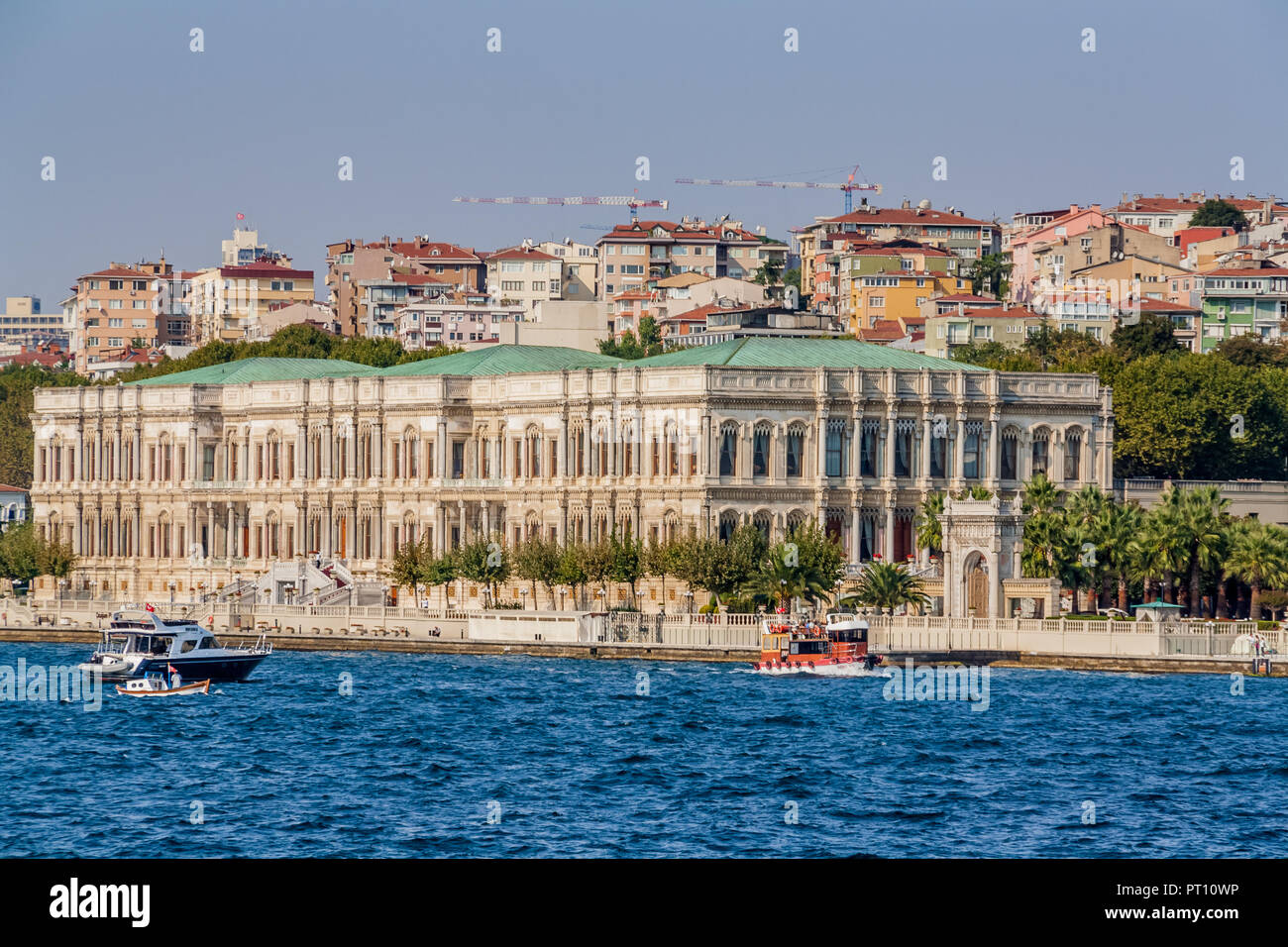 Istanbul, Turchia, 8 ottobre 2011::Cirigan Palace (Kempinski Hotel) sulle rive del Bosforo. Foto Stock