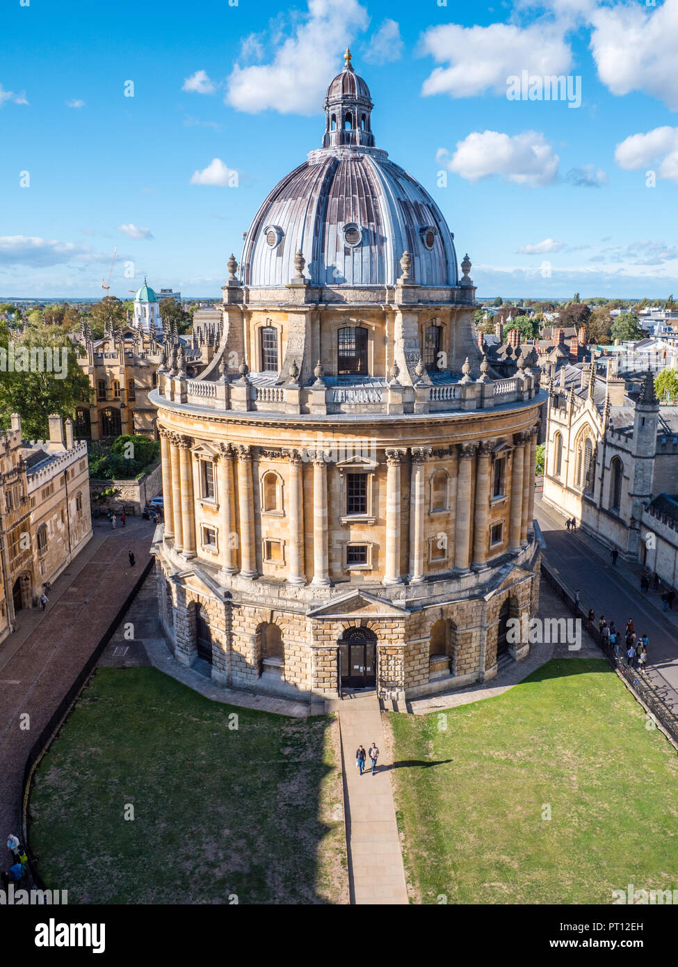 Vista di Radcliffe Sq, con Radcliffe Camera Library, Oxford University of Oxford, Oxford, Inghilterra, Regno Unito, GB. Foto Stock