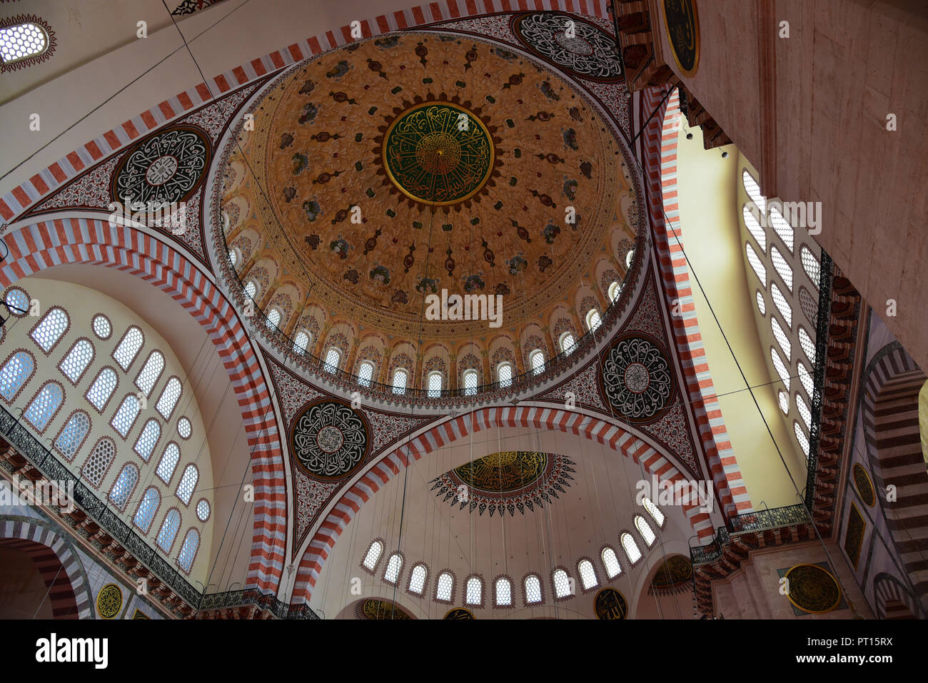 La splendidi interni della Moschea Süleymaniye, Istanbul, Turchia. Foto Stock