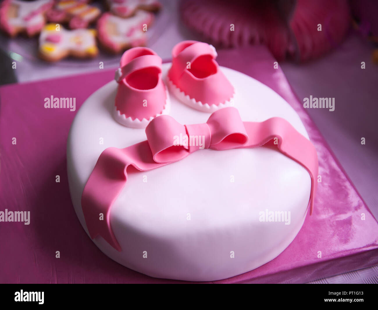 Un tavolo di cibo per bambini festa di compleanno per bambini immagini e  fotografie stock ad alta risoluzione - Alamy