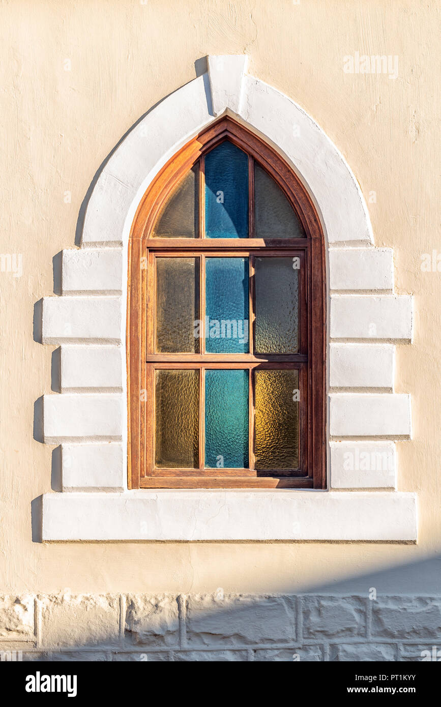 Un neogotico stile architettonico finestra nel Victoria West nel nord della provincia del Capo Foto Stock