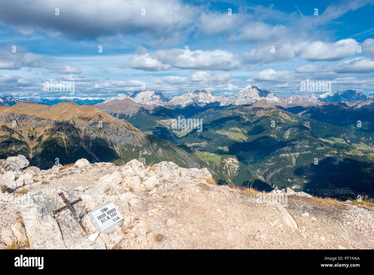 Il monte Sasso Bianco, Dolomiti, Alleghe, provincia di Belluno, Veneto, Italia, Europa, alla sommità del monte Sasso Bianco Foto Stock