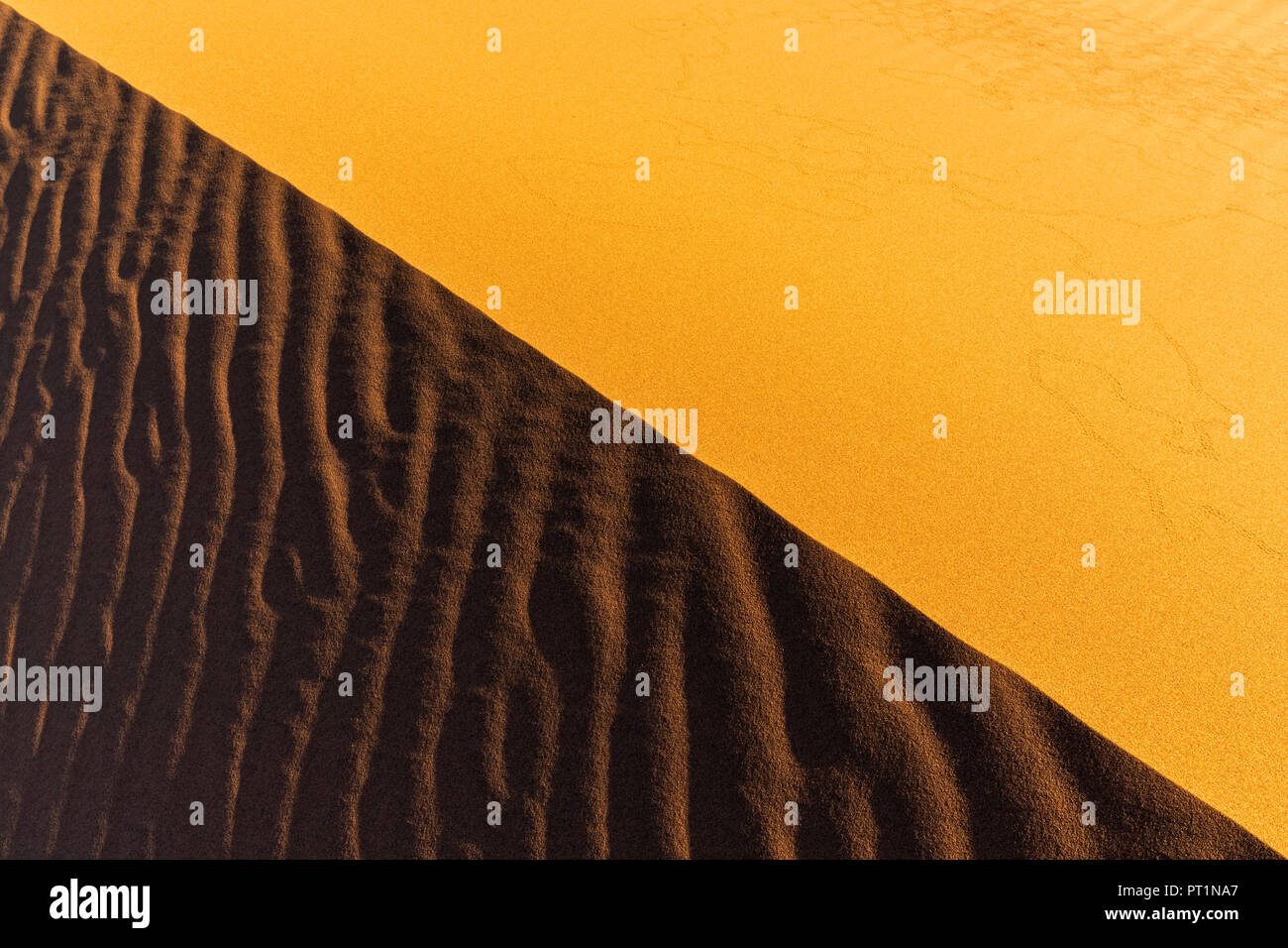 La Namibia, il deserto del Namib Naukluft, Parco Nazionale, dune di sabbia, full frame Foto Stock