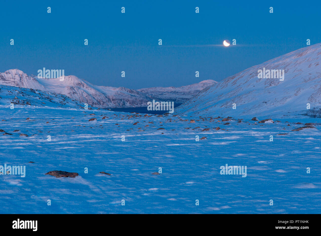 Lunar ecplispe dal pendio del monte Brosmetind, Tromvik, Troms, Norvegia, Europa Foto Stock